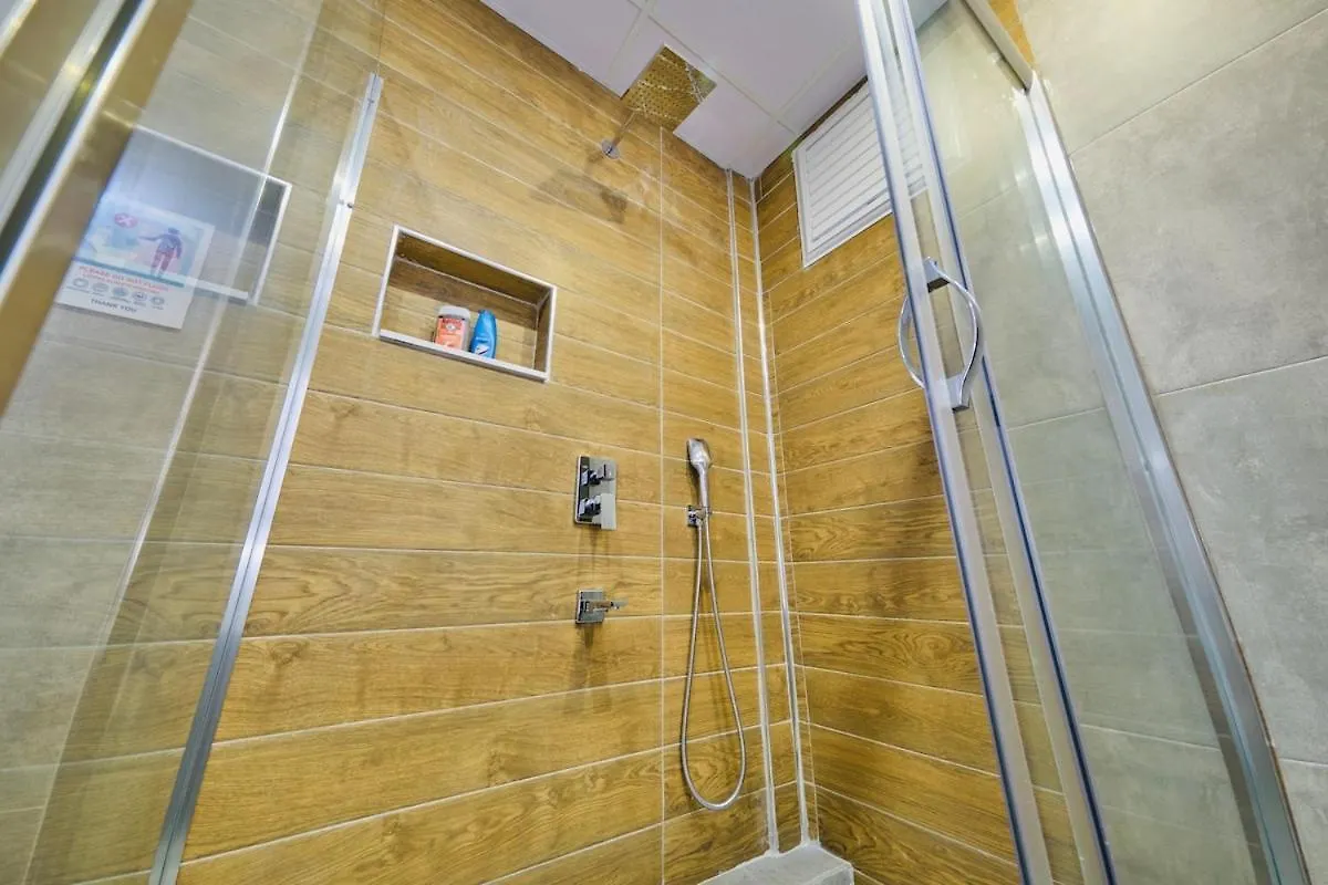 Taksim Square 1 plus 1 fully equipped air conditioned luxury apartment イスタンブール