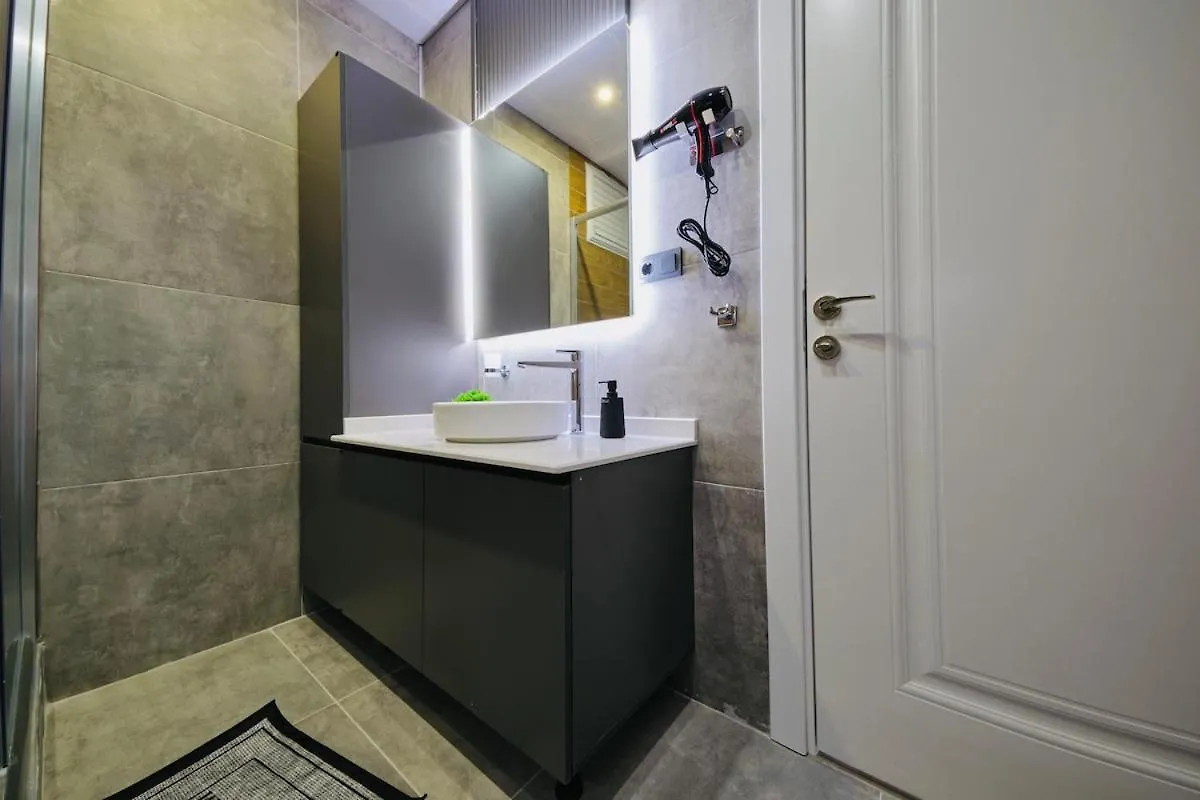 Taksim Square 1 plus 1 fully equipped air conditioned luxury apartment イスタンブール トルコ