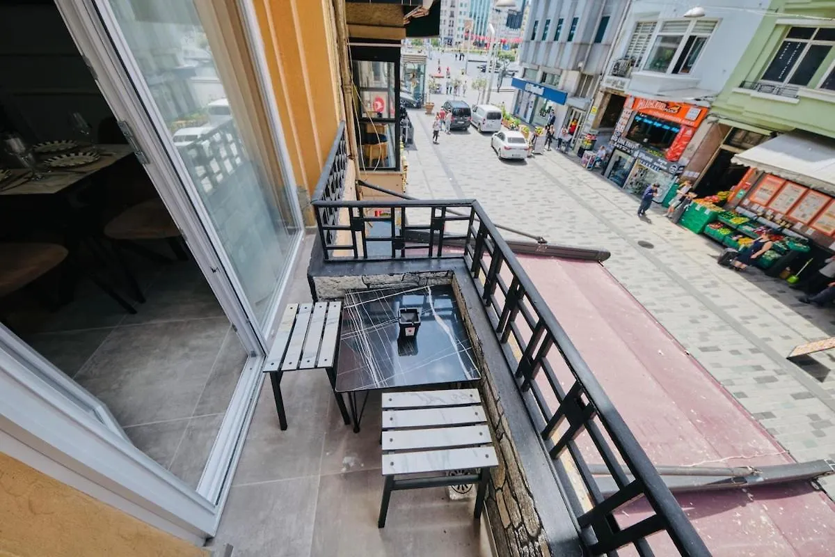 Taksim Square 1 plus 1 fully equipped air conditioned luxury apartment イスタンブール