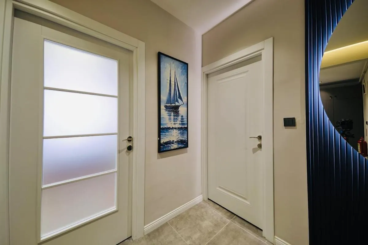 Taksim Square 1 plus 1 fully equipped air conditioned luxury apartment イスタンブール
