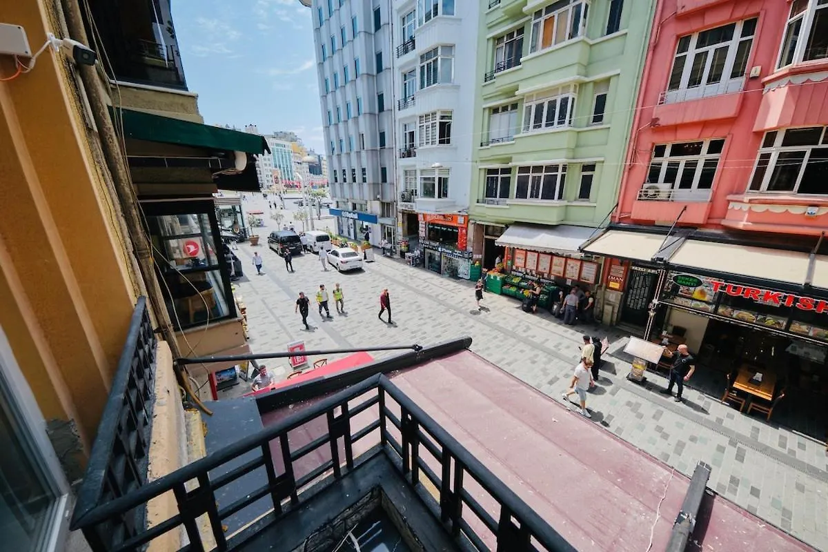 Taksim Square 1 plus 1 fully equipped air conditioned luxury apartment イスタンブール