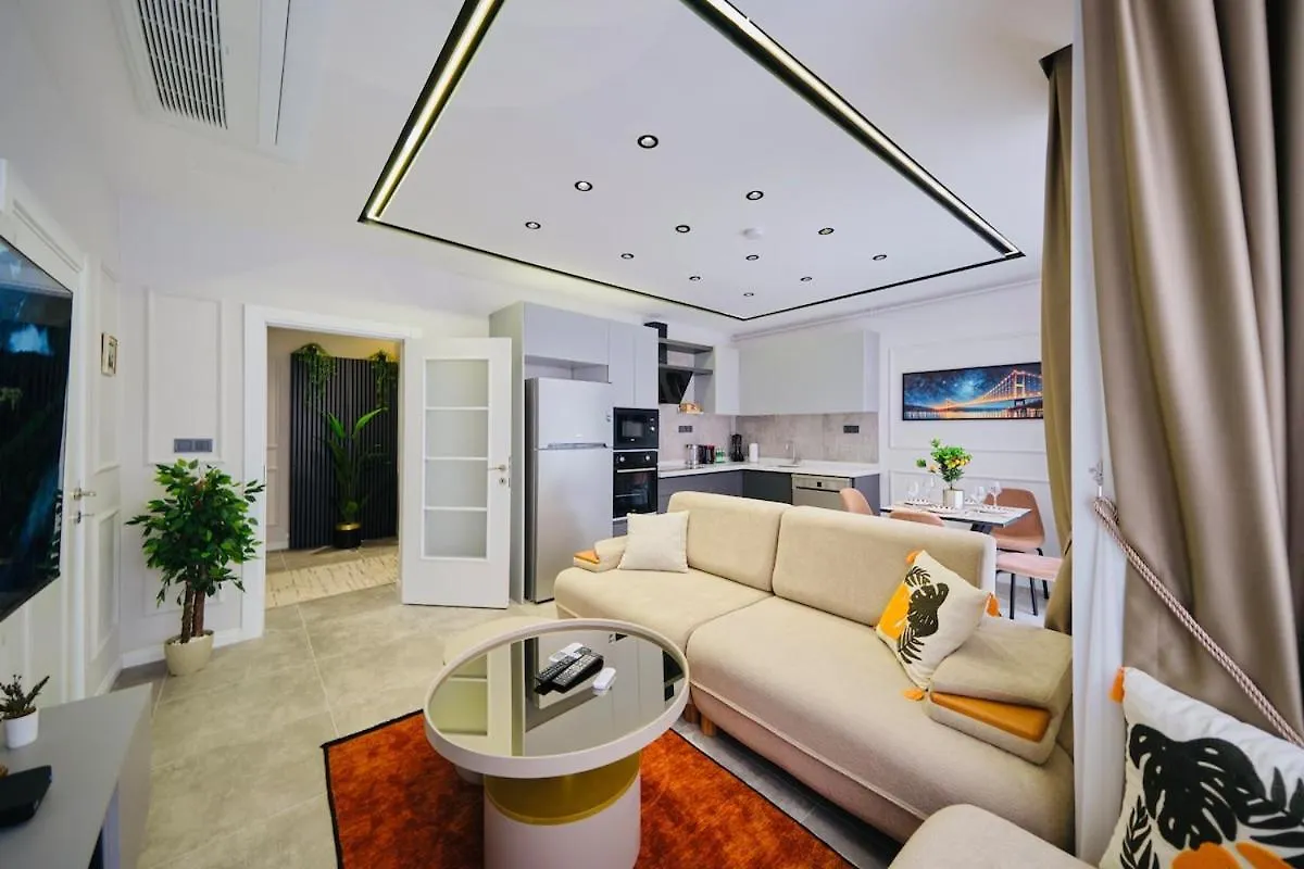 Taksim Square 1 plus 1 fully equipped air conditioned luxury apartment İstanbul 0*,  Türkiye
