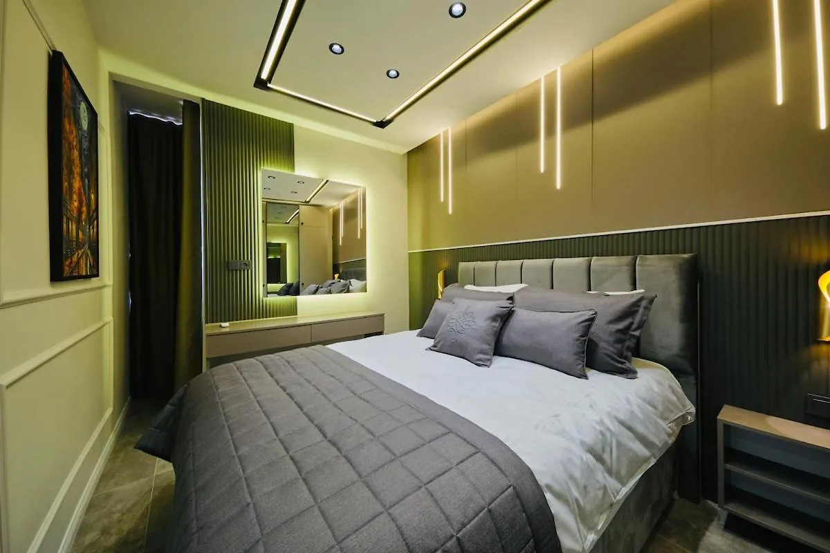 Taksim Square 1 plus 1 fully equipped air conditioned luxury apartment İstanbul