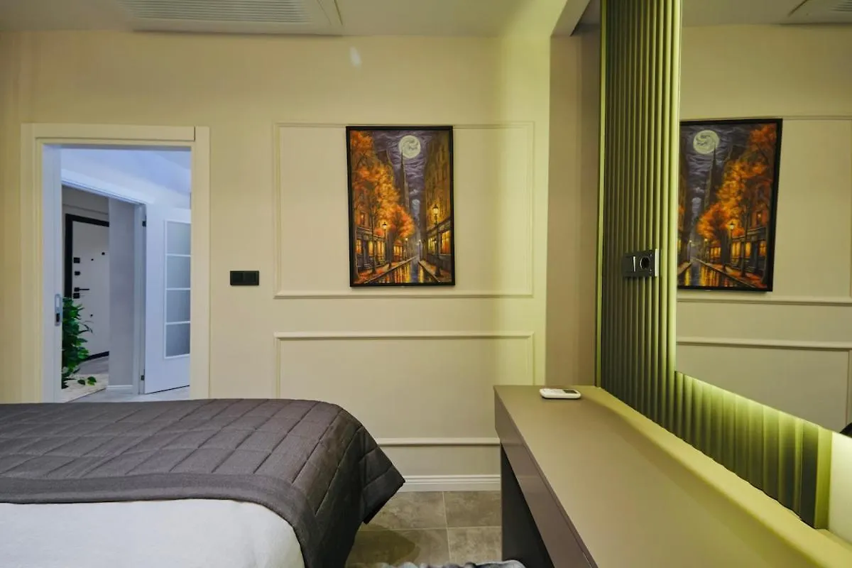 Taksim Square 1 plus 1 fully equipped air conditioned luxury apartment İstanbul